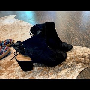 Worn twice! Great condition!